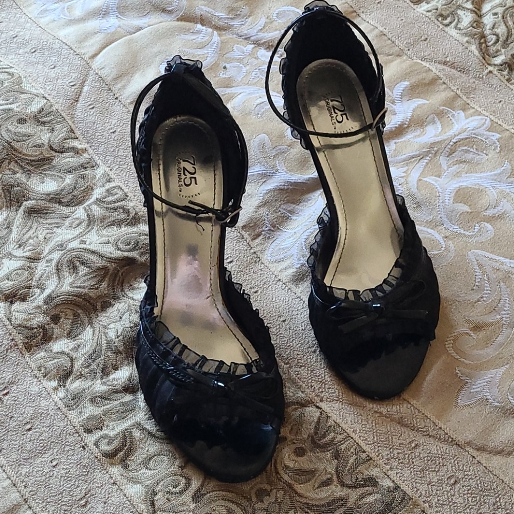 Ladies dress shoed